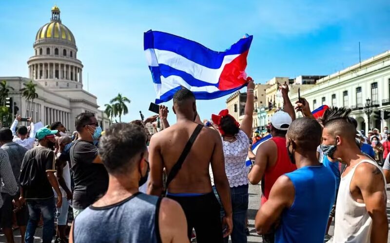 Crise de medicamentos em Cuba força população a mercado ilegal
