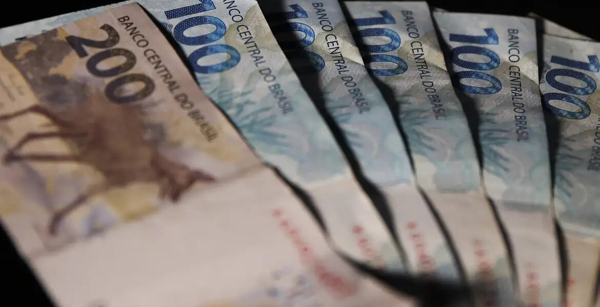 Déficit em conta corrente supera expectativas e soma US$ 6 bi