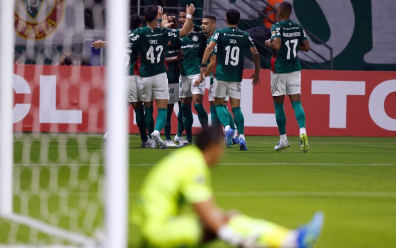 Palmeiras vence Bragantino e amplia série invicta no Brasileirão