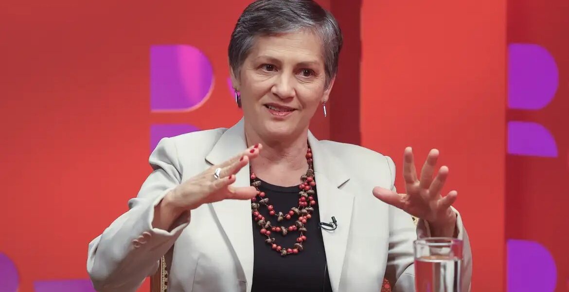 Repórter é agredida por bolsonarista na Câmara