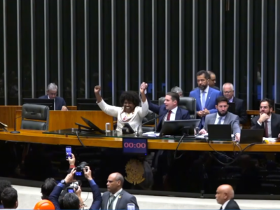 Câmara aprova fim da escala 6x1 em dois turnos; PEC vai ao Senado