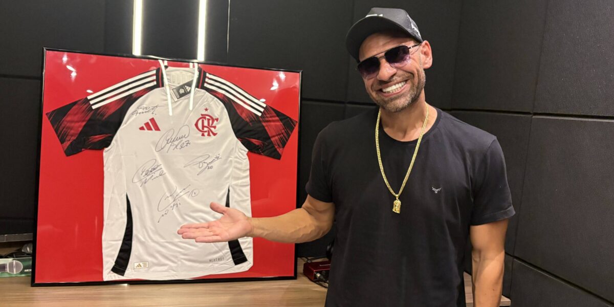 Camisa do Flamengo autografada rifada para projeto social