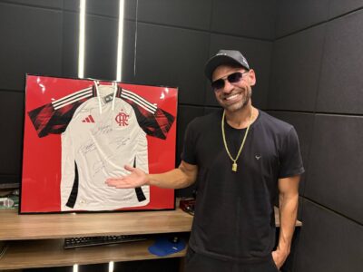 Camisa do Flamengo autografada rifada para projeto social