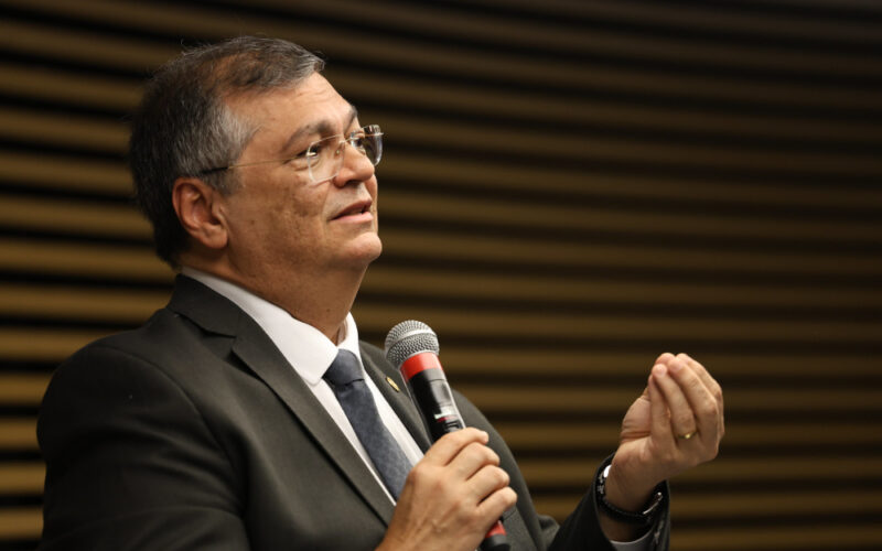 Flávio Dino critica autocontenção e defende STF: "Não somos inimigos