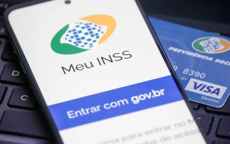 INSS alerta 4 milhões sobre prova de vida pelo WhatsApp