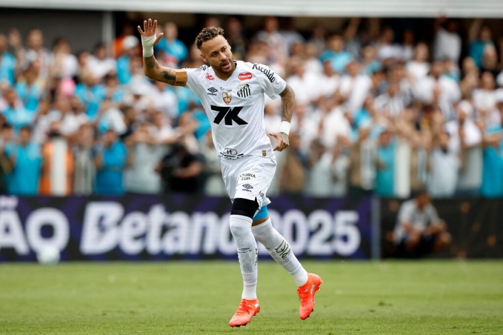 Neymar marca na despedida da Vila e Santos vence