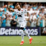 Neymar marca na despedida da Vila e Santos vence