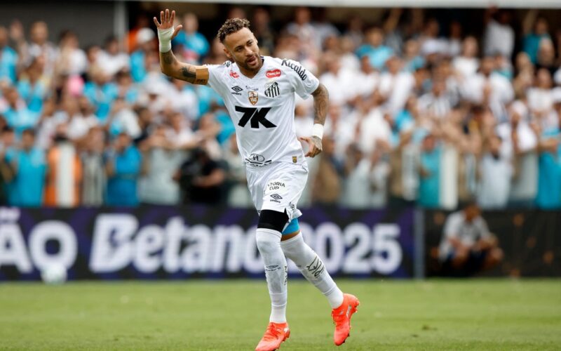 Neymar marca na despedida da Vila e Santos vence