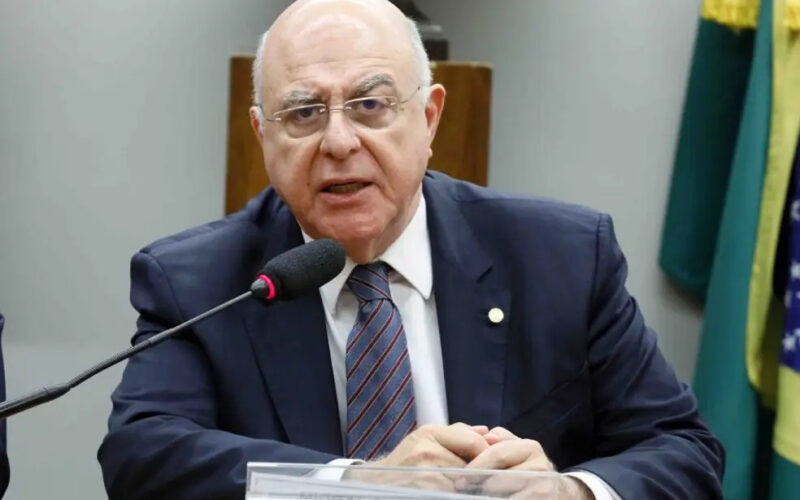 Relator retira anuência prévia de conselho em projeto de minerais críticos