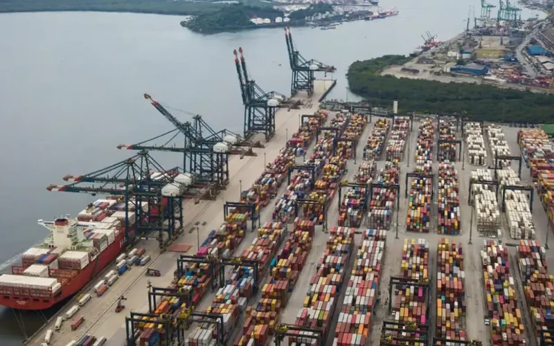 Alta de exportações reduz déficit em conta corrente