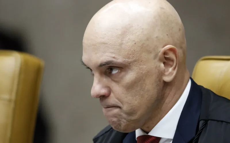 Datafolha: 59% reprovam Moraes por proibir visita de Flávio a Bolsonaro