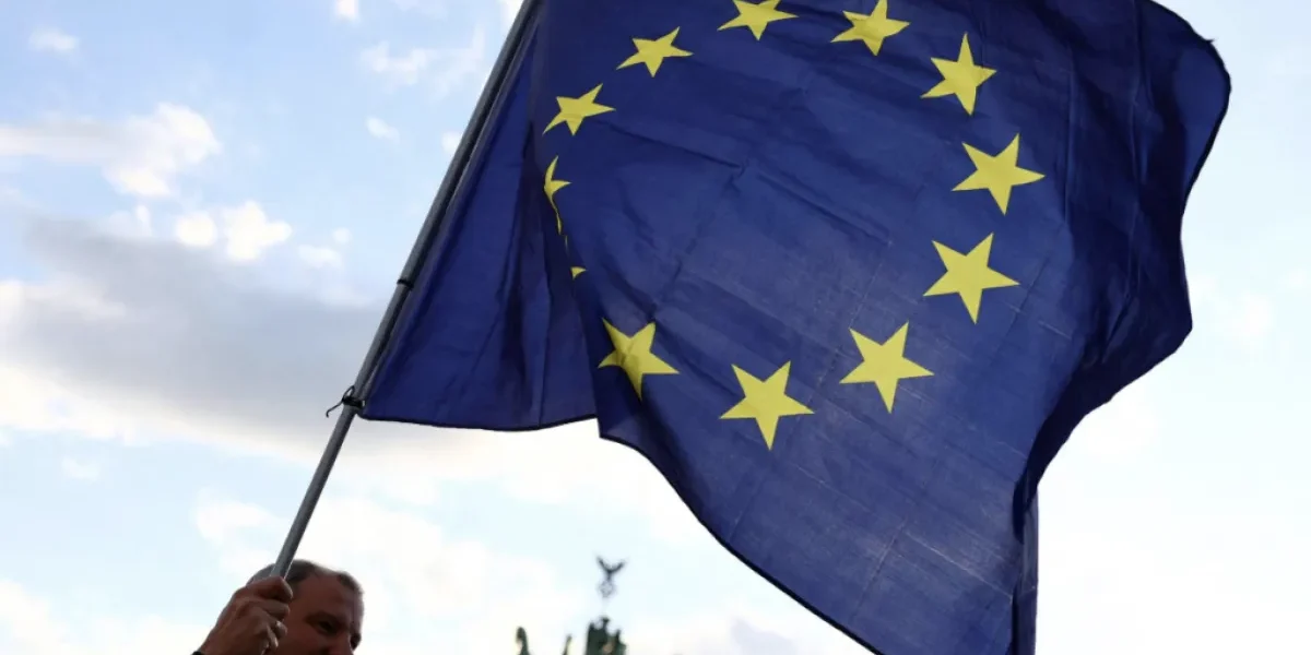 UE cria força-tarefa para fiscalizar IA e combater deepfakes