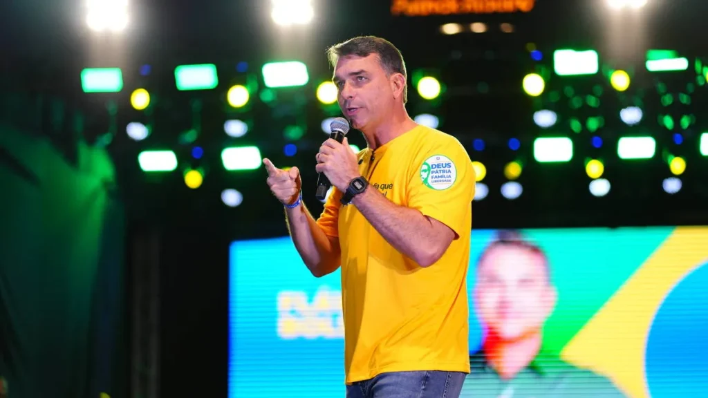 Flávio diz que aceitará resultado e vê TSE imparcial em 2026
