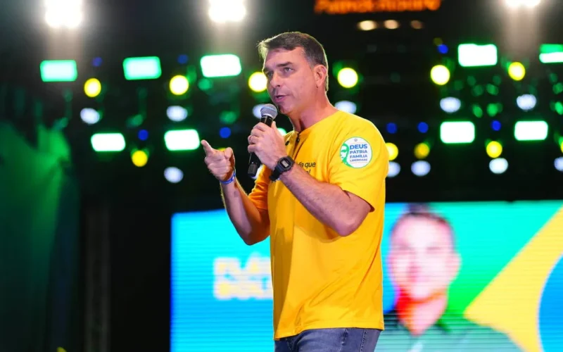 Flávio diz que aceitará resultado e vê TSE imparcial em 2026