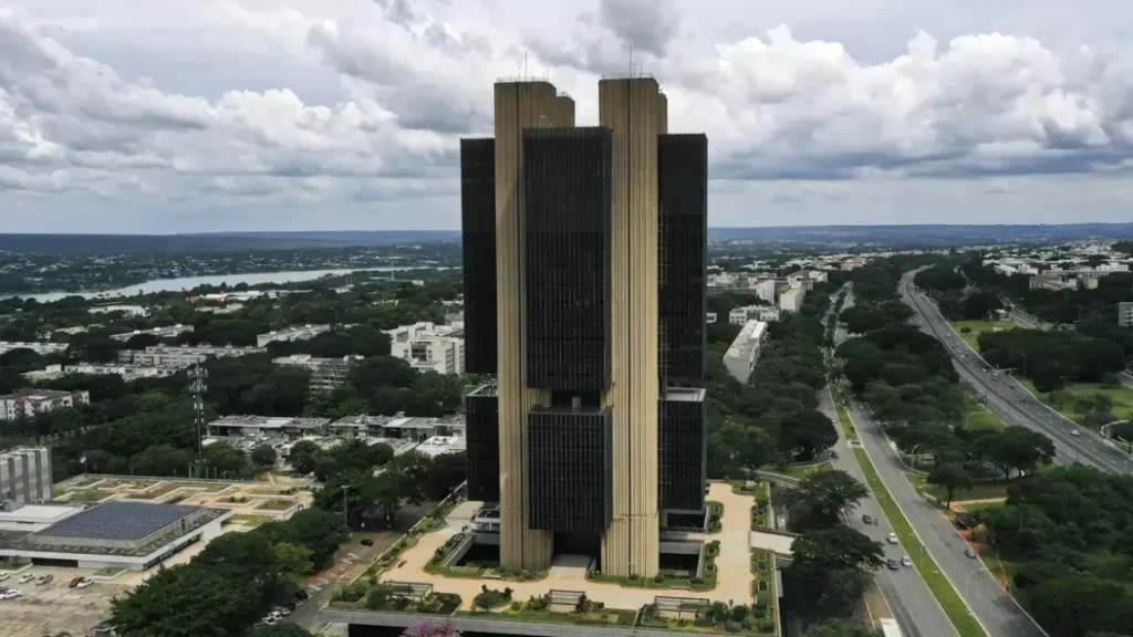 Banco Central corta Selic para 14% e mantém ritmo de queda