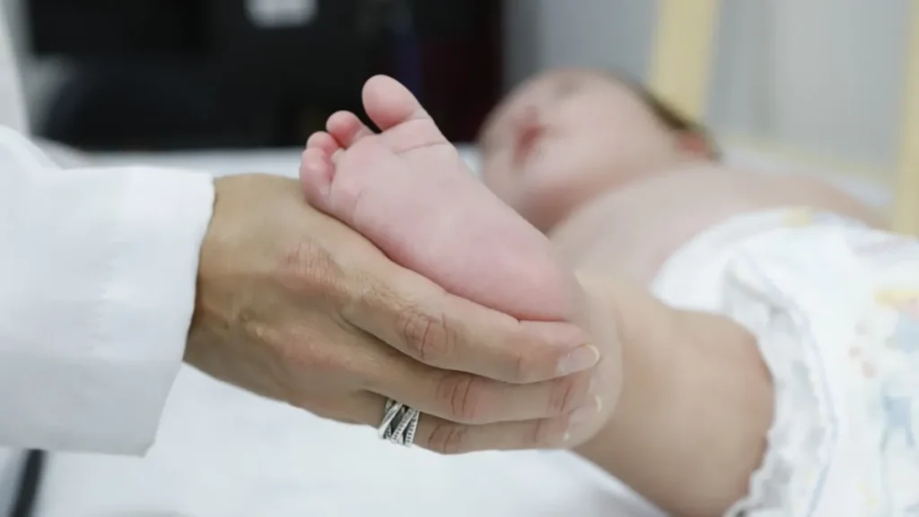 Teste do pezinho atrasado dificulta diagnóstico precoce da AME