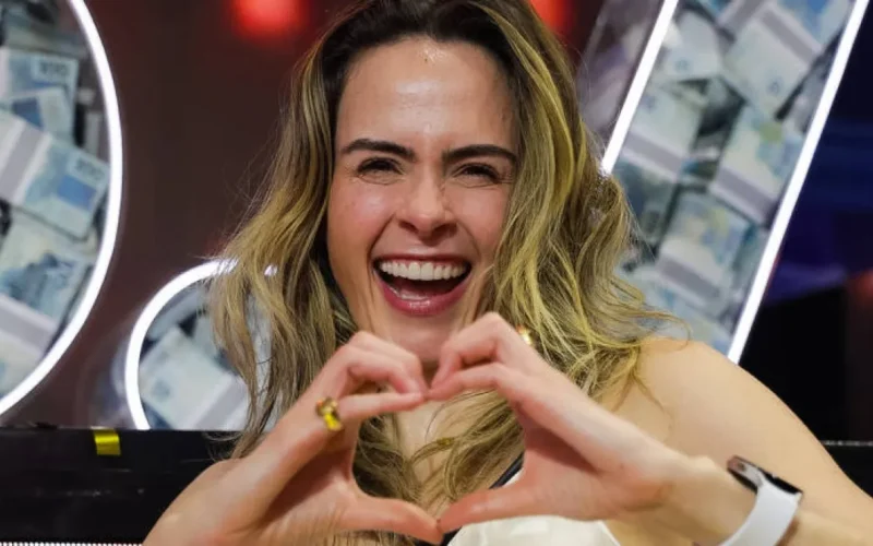 Ana Paula Renault vira atração e atrai fãs no SP2B