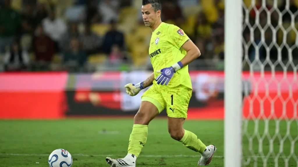 Flu vira sobre Palmeiras no fim e encosta no G-3 do Brasileirão